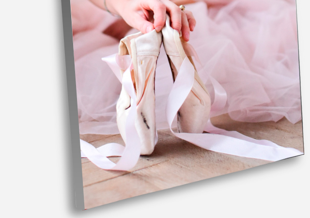 Panel fotografico canto color negro y metálico