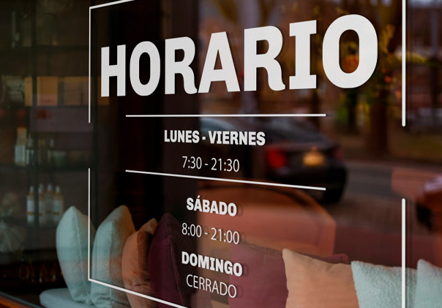 Vinilo de corte en escaparate